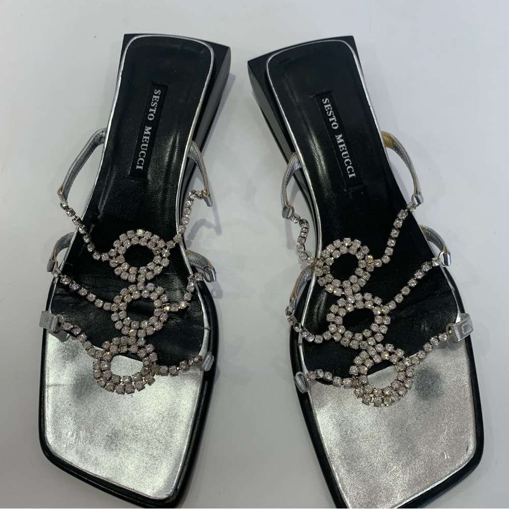 Sesto Meucci size 9 rhinestone sandals in stunning silver with unique heel